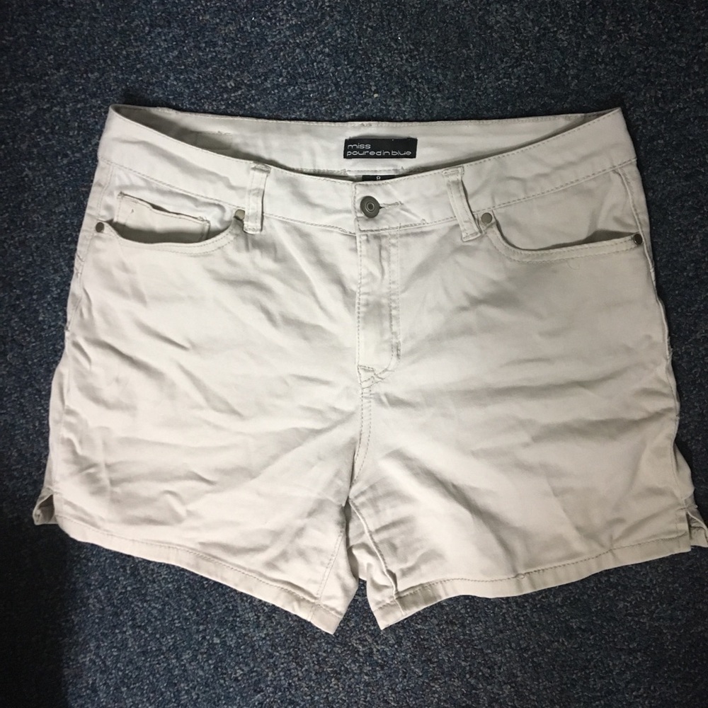 Khaki Colored Shorts (misspouredinblue)